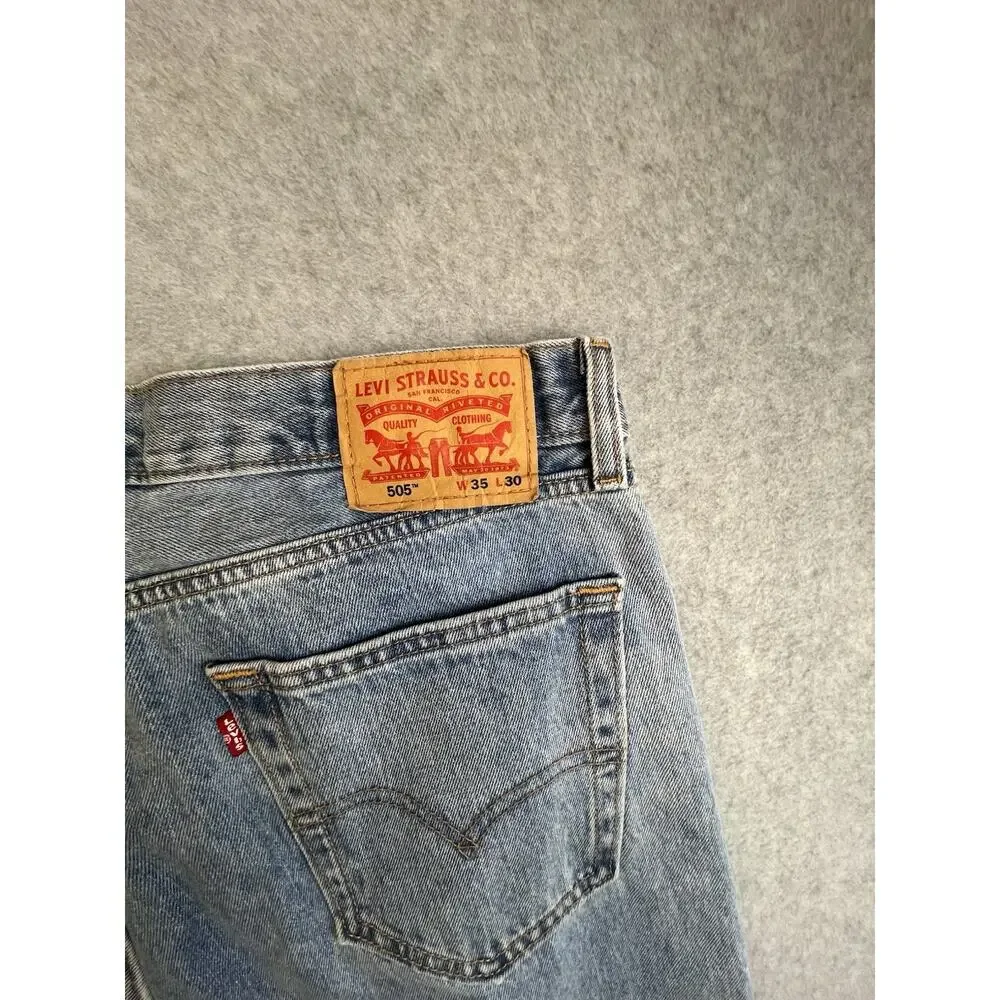 Levi's 505 Men's Light Wash Blue Denim Straight Jeans Size 35 x 30 Regular Fit